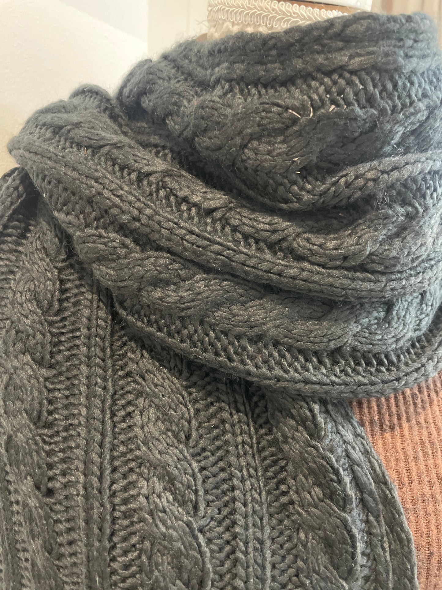 Cable knit scarf